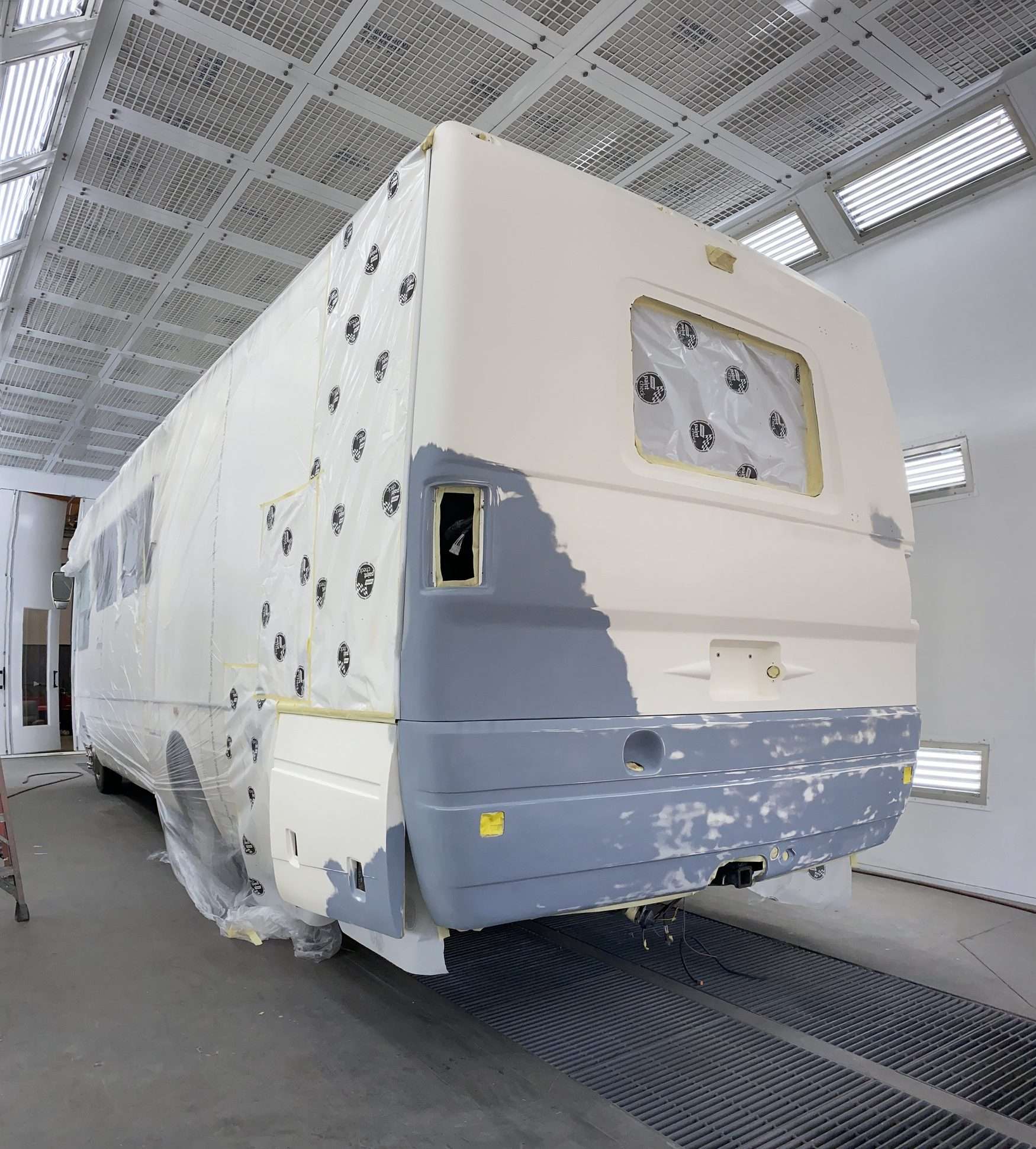 RV rear end fiberglass body repair and paint